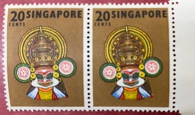 SINGAPORE Variety- 1968 20c  "Nick in Collar" Flaw  MNH  - Image 1 of 3