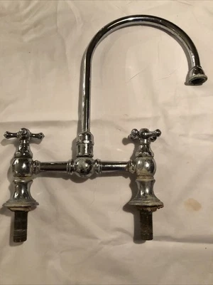 Grifo puente de cuello de ganso de cocina cromado pesado vintage grifos fríos calientes como está 5 libras Foto 1 de 4