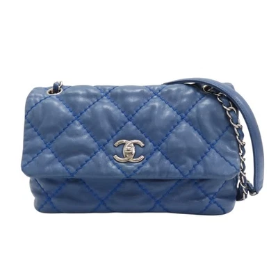 CHANEL Love Me Tender Flap Shoulder Handbag Blue Quilted Leather Foto 1 de 4