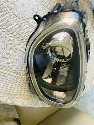 mini cooper country club 2019 head light right - Image 1 of 4