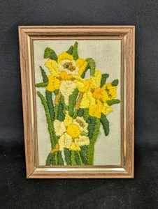 Vintage 1970s Crewel Embroidery Floral Daffodils Framed Art 7” X 5” MCM - Picture 1 of 7