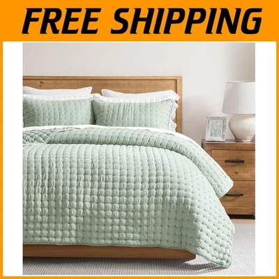Sage Green King Size Quilt Bedding Set - Lightweight & Soft - Image 1 of 4