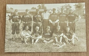 Eldora IOWA RPPC c1910 EQUIPO DE BÉISBOL Posando Uniformes Colección Bill Anderson  - Imagen 1 de 2