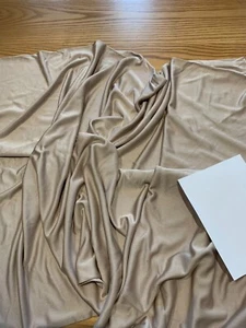 Jersey aus reiner Seide, 106 cm in Röhre, Nerz, halber Meter verkauft - Bild 1 von 2