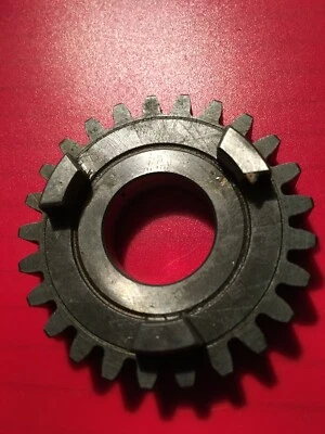 Como nuevo Suzuki 24331-25000 tercera transmisión 1973-77 TS100 70-72 TS90 de colección OEM Foto 1 de 4