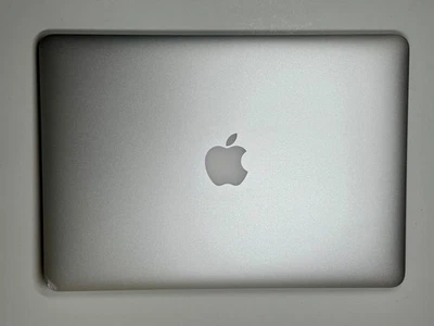 MacBook Air 13" 2017 | i7 2.2GHz | 8GB/512GB | A1466 | VERY Low Battery Cycles - Image 1 of 4