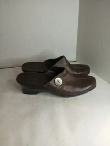 Clarks Leather Slip On Clogs Mules Shoes Women's Size 9 M Brown Heels Button - Picture 1 of 8