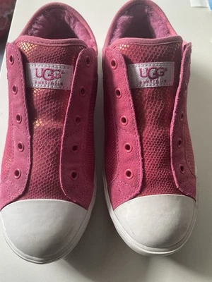 Zapatilla deportiva UGG Laela Mermaid puntos brillantes gamuza rosa sin cordones - talla juvenil 5 usada Foto 1 de 4