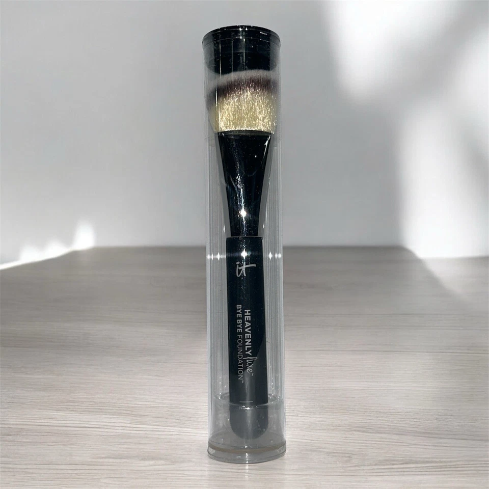 It Cosmetics Heavenly Luxe Bye Bye Foundation Brush #22 - Bild 1 von 4
