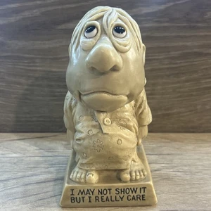 Estatua R.W. Figura de novedad vintage Berries 1970 “I May Not Show It I Care” - Imagen 1 de 5