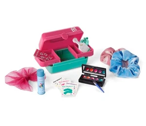 American Girl Courtney's Caboodles & Haarschmuck-Set für 18 Zoll Puppen - NEU - Bild 1 von 1