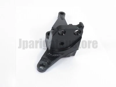 Toyota Genuine 12315-22020 RH Engine Mount Bracket Celica/Corolla/Matrix 00–07 - Image 1 of 4