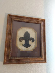 Kirkland's Enmarcado y Mate Bronce Flor de Lis Imitación Antigua 15" L X 13" W - Imagen 1 de 7