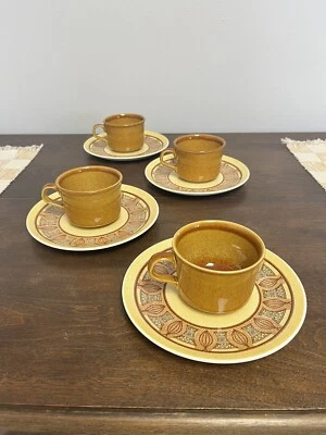 Taza y plato de té vintage Taylor Smith & Taylor Ironstone miel dorada Foto 1 de 4