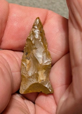 Nice Orient Fishtail, 1 3/8", Schuylkill Co, Pa, Jasper, Authentic Arrowhead  - Image 1 of 4