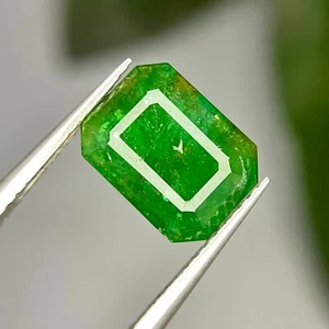 Emerald A 2.55 carat Perfect Emerald Cut Vivid Green Natural Emerald Loose Gem - Picture 1 of 1