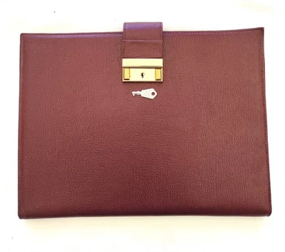 Porte document en cuir rouge avec sa clé - Photo 1/4