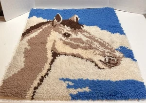 Handmade Vintage Large Horse Head Latch Hook Rug Wall Hanging - Picture 1 of 6
