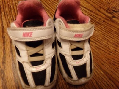 *ZAPATILLAS NIKE NIÑA TALLA 6.5 188 Foto 1 de 3