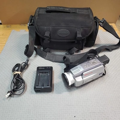 Panasonic Palmcorder MiniDV PV-DV102D - Image 1 of 4