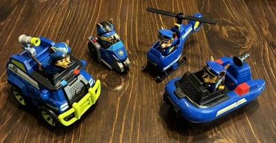 Lote de figuras y vehículos de persecución usados de la Patrulla Canina bicicleta espía balsa barco helicóptero regalo Foto 1 de 2