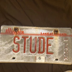 denoting Studebaker license Plate Expired vintage ,87, IL, B truck, personalized - Picture 1 of 3