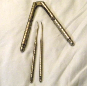 Cracker Unmarked & 2 pics Lobster, Crab, Nuts Preowned - Picture 1 of 2