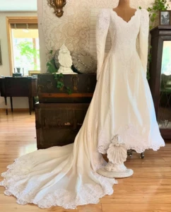 Vintage Victoria Wedding Dresses with Bow Long Sleeves V Neck Bridal Gowns - Picture 1 of 10