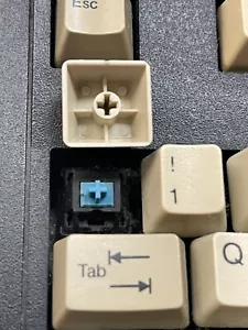 Blue Cherry Switches XT/AT SWITCHABLE 5 PIN LARGE DIN KEYBOARD Vintage - Brown - Picture 1 of 16