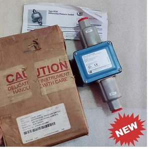 United Electric J21K-S150B Differential Pressure Switch J21KS150B - NEW - Picture 1 of 8