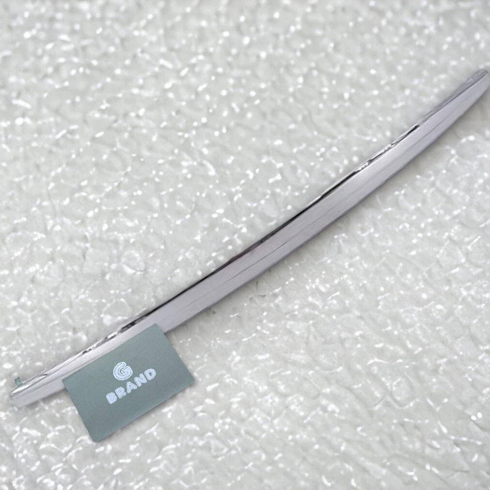 Moldura capó cromada 65834-EJ80A genuina Nissan Infiniti M35 M45 2006-2010 Foto 1 de 1