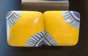 Vintage Ohrringe aus Holz eckig Knopf Kunststoff - Bild 1 von 3