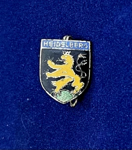 VINTAGE HEIDELBERG SOUVENIR TRAVEL PIN BADGE/COAT of ARMS/ APPROX 1/2" x 5/8" - Picture 1 of 2