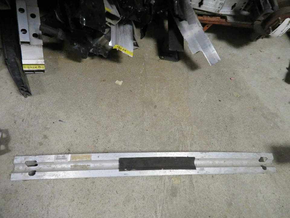 2001-2003 LEXUS RX300 OEM REAR BUMPER REINFORCEMENT IMPACT BAR FACTORY  Foto 1 de 4