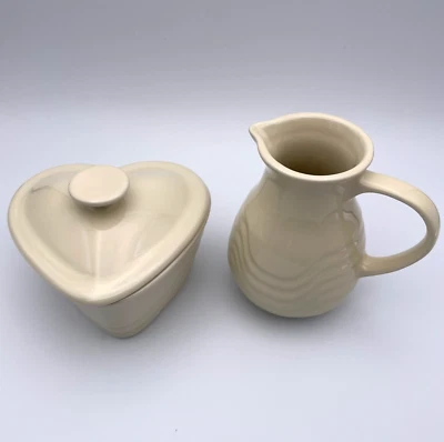 Jarra de gres Le Gourmet Chef plato corazón beige diseño ondulado 10 oz y 8 oz Foto 1 de 4