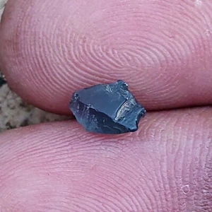 Guijarro espinela azul verdoso áspero de 1,04 quilates natural sin tratar VVS gema de Sri Lanka - Imagen 1 de 5