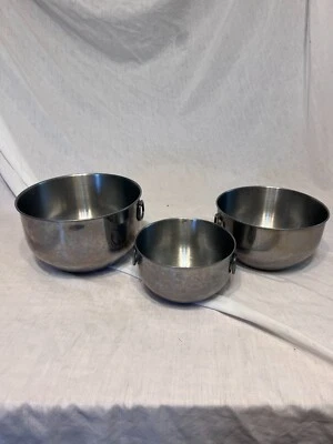 VINTAGE FARBERWARE #734 STAINLESS STEEL 3PC.SET OF NESTING MIXING BOWLS - Image 1 of 4