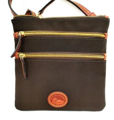 Bolso de Mano Dooney and Bourke Nylon North South Triple Cremallera Marrón Tmoro Nuevo con Etiquetas Foto 1 de 4