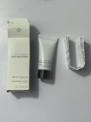 Creme revivente textura leve Giorgio Armani Crema Nera Extrema Supreme 5ml - Imagem 1 de 3