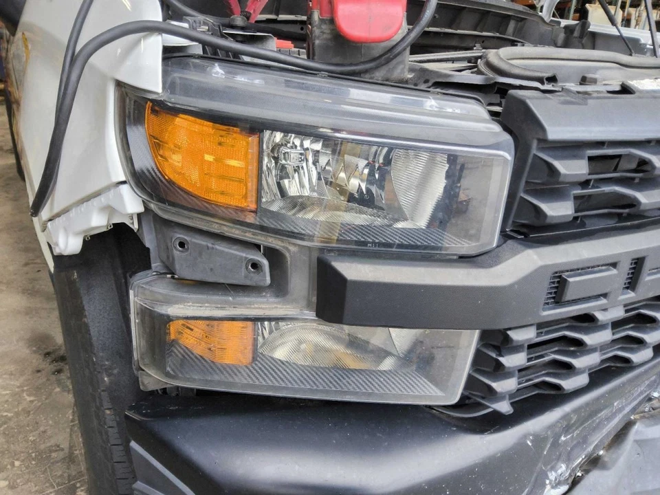 Passenger Headlight Classic Style Fits 19-22 SILVERADO 1500 PICKUP 640113 - Image 1 of 1
