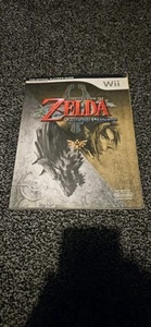 Nintendo Wii Official Players Guide for the Legend of Zelda: Twilight Princess - Picture 1 of 3