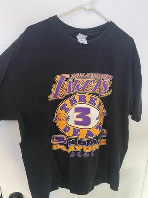 Lakers 3-PEAT 2002 T-Shirt NBA Champions Men’s XL  Kobe O'Neal Fox  - Image 1 of 4