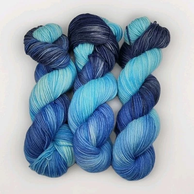 Handgefärbte Wolle 100g WEICH Strickgarn Wolle Strickwolle Garn Sockenwolle Blau - Bild 1 von 4