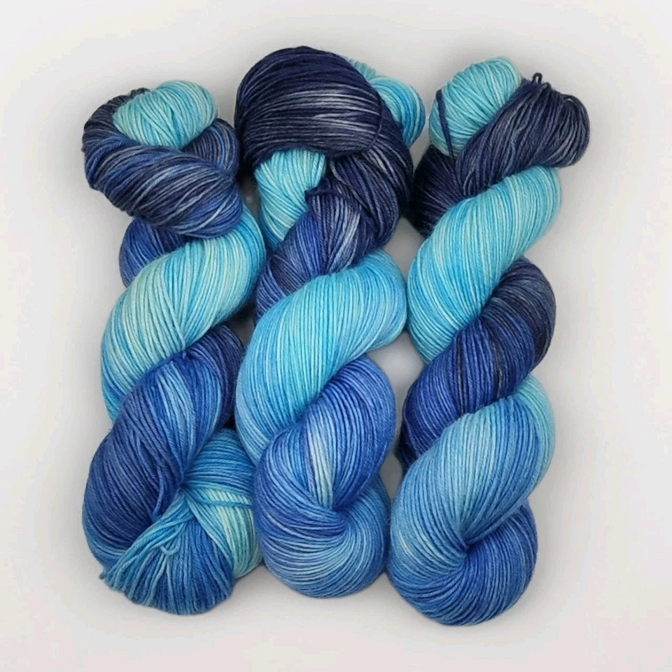 Handgefärbte Wolle 100g WEICH Strickgarn Wolle Strickwolle Garn Sockenwolle Blau - Bild 1 von 4