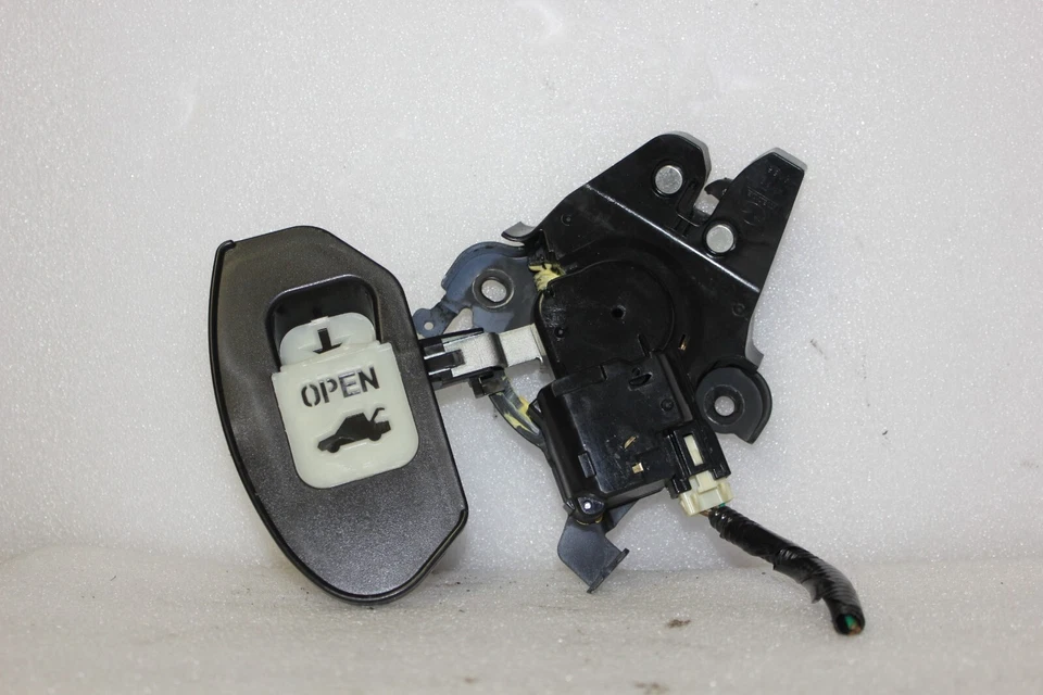 OEM 2014-2016 MAZDA 3 MAZDA 6 PESTILLO ACTUADOR LIBERACIÓN MALETERO (G86) Foto 1 de 4