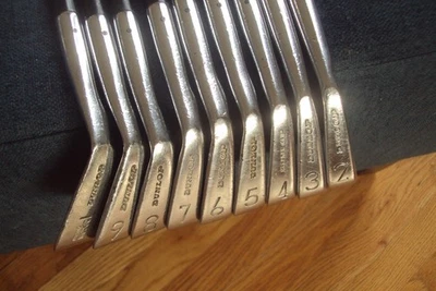 Dunlop Maxfli Australian Blade irons 2-PW Dynamic Gold S300 std length. - Image 1 of 4