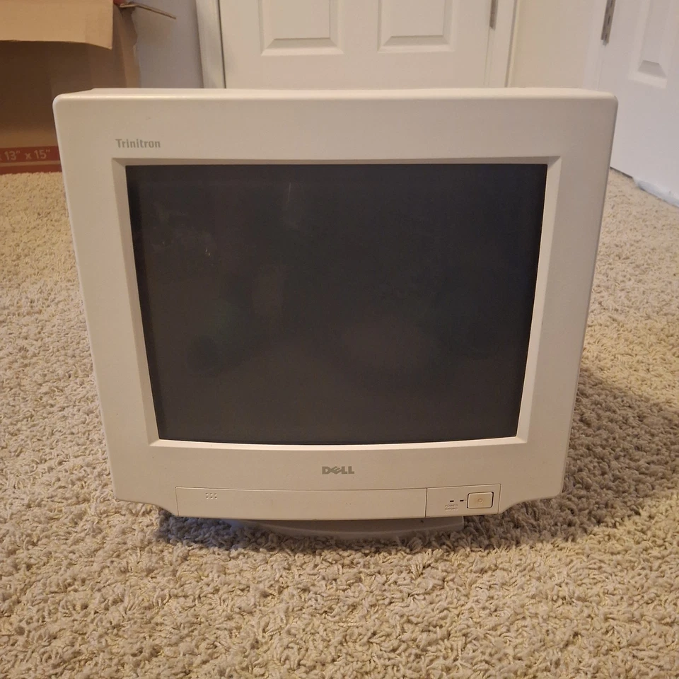 Dell Trinitron UltraScan D1526TX-HS 15" Retro PC CRT Gaming Monitor Powers On - Image 1 of 4