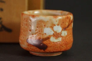 Handgetöpferte japanische Shino Sake Schale Guinomi von Shuichi Sawada 6236 - Bild 1 von 9