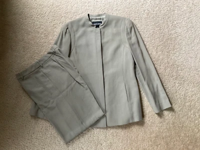 2 Piece Ladies Giorgio Armani Vestimenta Spa Suit: size 44 (US: 8), light Green - Image 1 of 4