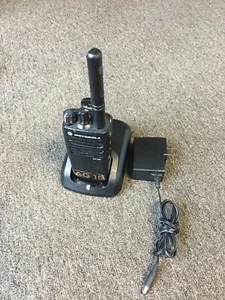 Motorola XPR3300 UHF Two Way Radio  AAH02RDC9JA2AN Antenna Battery & charger - Picture 1 of 9